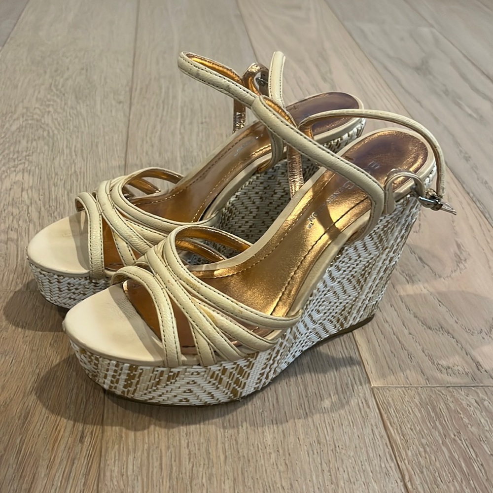 BCBGeneration Wedges size 6